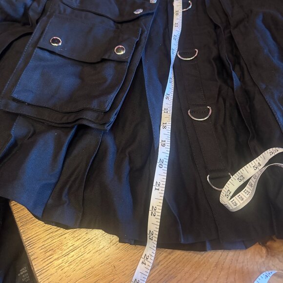 🖤 Men’s Black Utility Kilt w/ Chains & Cargo Pockets — Size 50 (NEW) - Picture 2 of 10